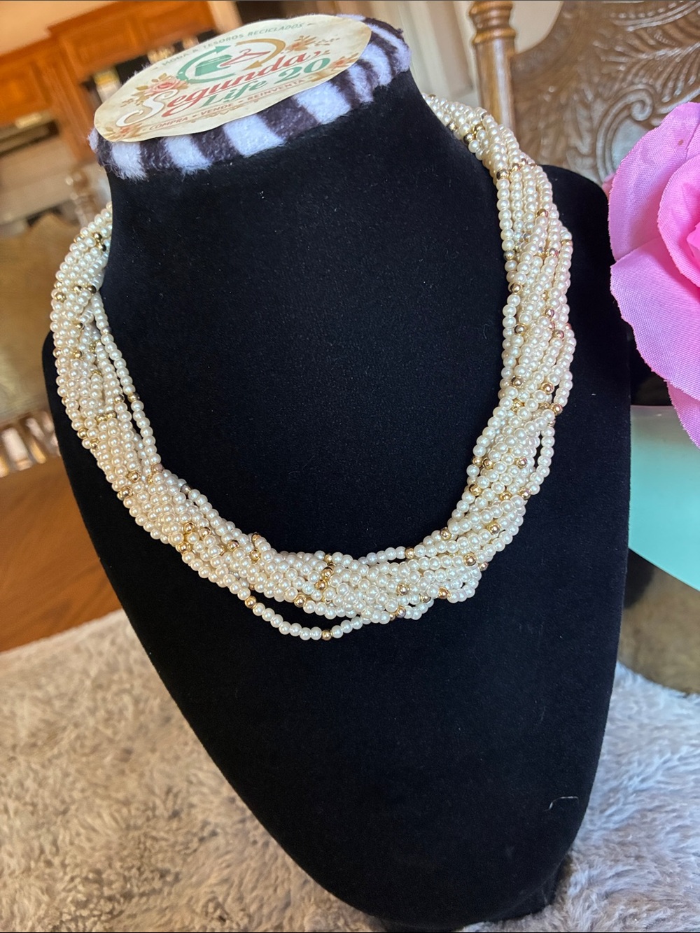 Elegant Twisted Pearl Necklace - Cream and Gold